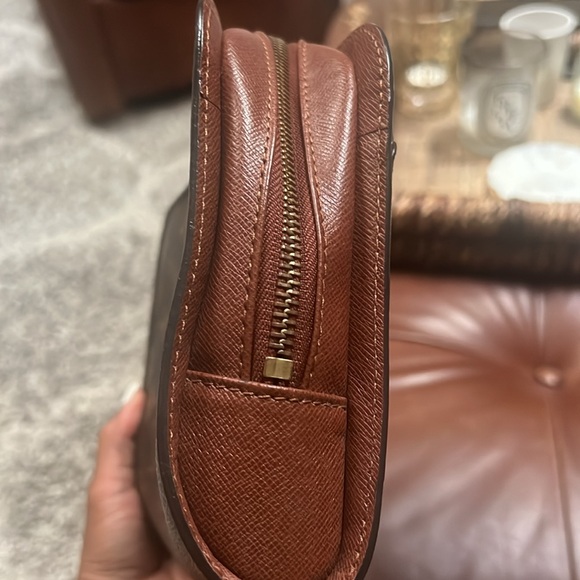 Vintage Louis Vuitton zippered wristlet clutch - Picture 5 of 16